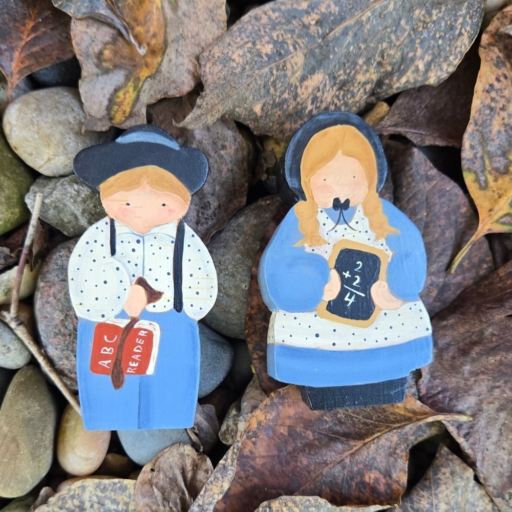 VTG Hand Painted Folk Art Amish Boy and Girl Wooden Figures Schoolhouse Decor